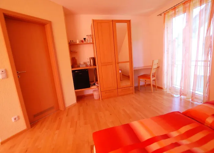 Gaestehaus Jaeger Отель Герсфельд